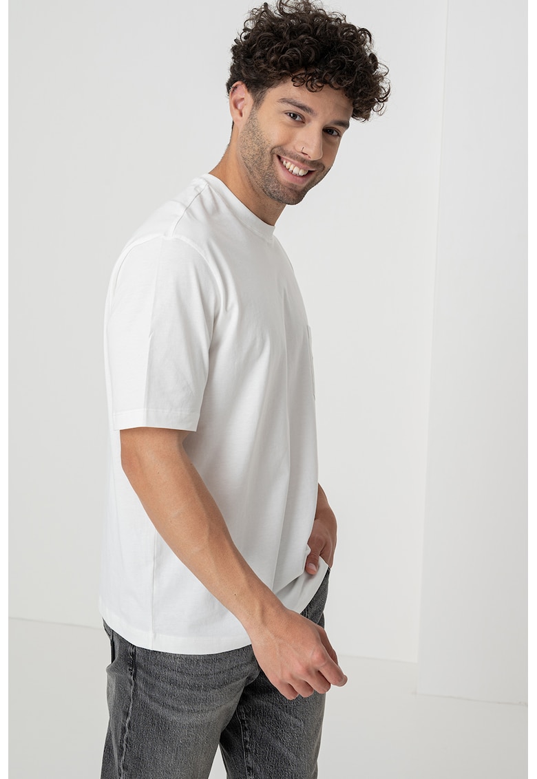 Tricou cu decolteu la baza gatului si buzunar pe piept - Maro taupe/Alb murdar