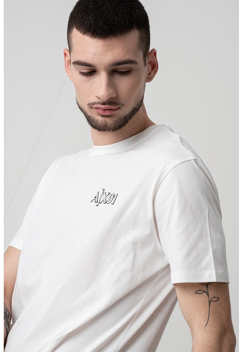 Tricou cu decolteu la baza gatului si logo - Alb