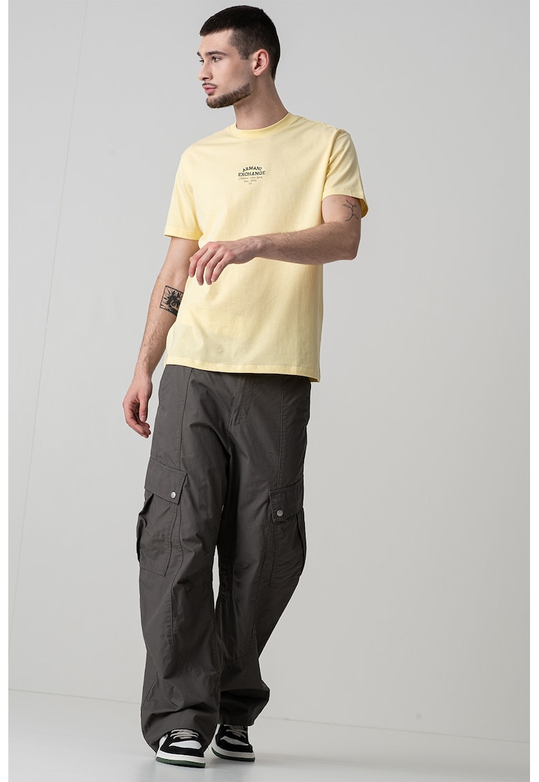 Tricou cu decolteu la baza gatului si logo - Galben deschis