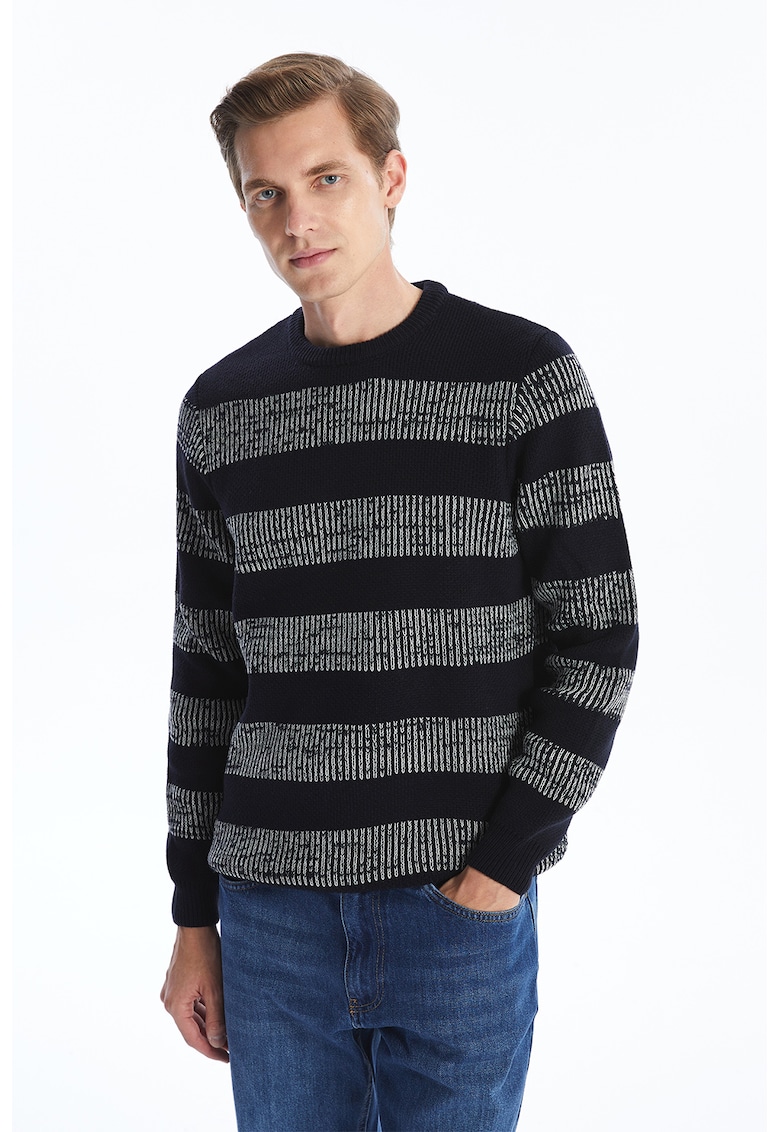 Pulover din tricot cu model in dungi