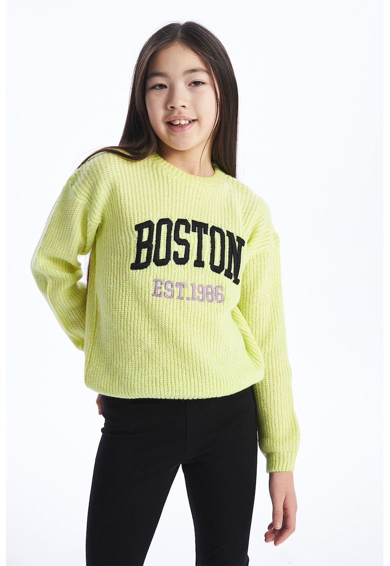 Pulover cu text brodat