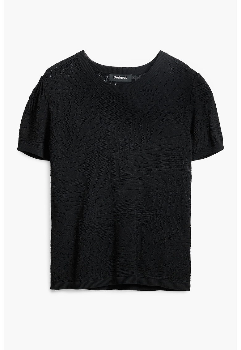 Tricou cu decolteu la baza gatului si model