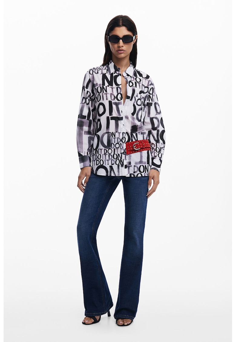 Camasa cu imprimeu text si buzunar pe piept Camasa cu imprimeu text si buzunar pe piept