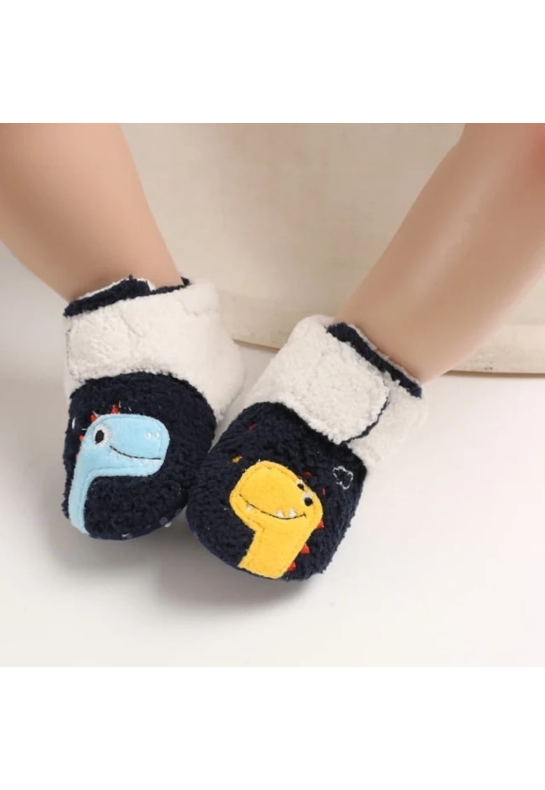 Botosi de casa pentru bebelusi cu design de dinozauri