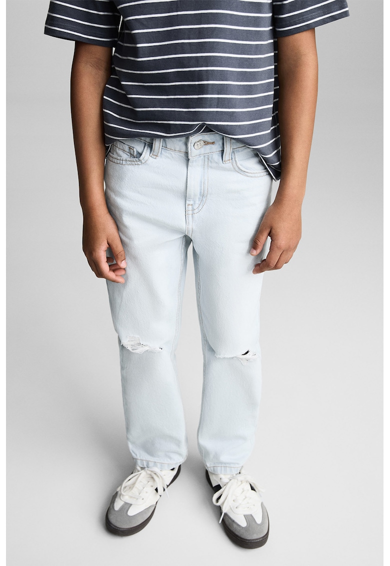 Blugi cu croiala dreapta si detalii cu aspect deteriorat Blugi cu croiala dreapta si detalii cu aspect deteriorat