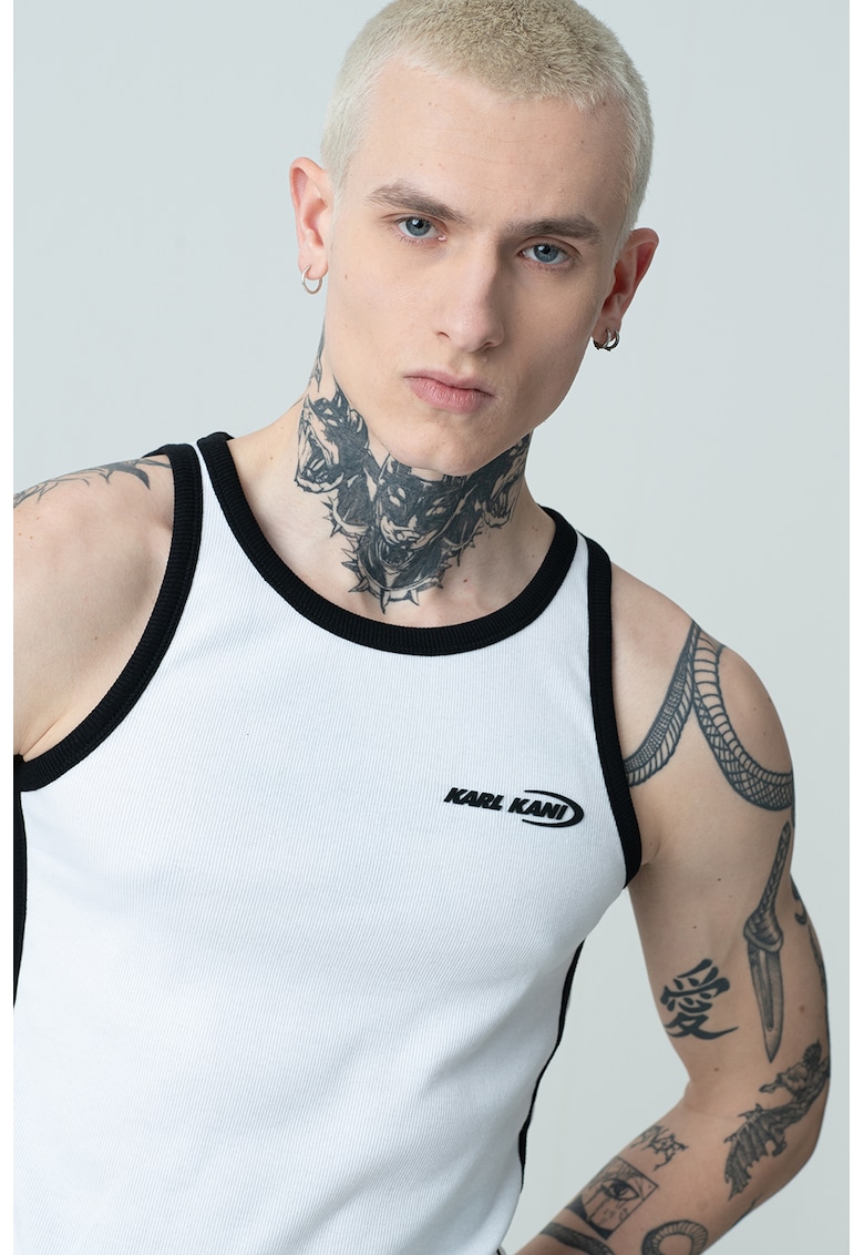 Top cu decolteu rotund si logo