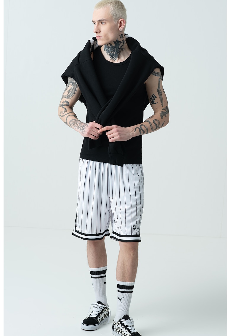 Top cu decolteu rotund si logo