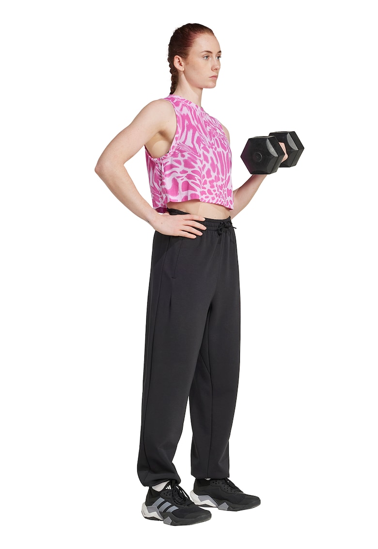 Top crop cu model pentru fitness