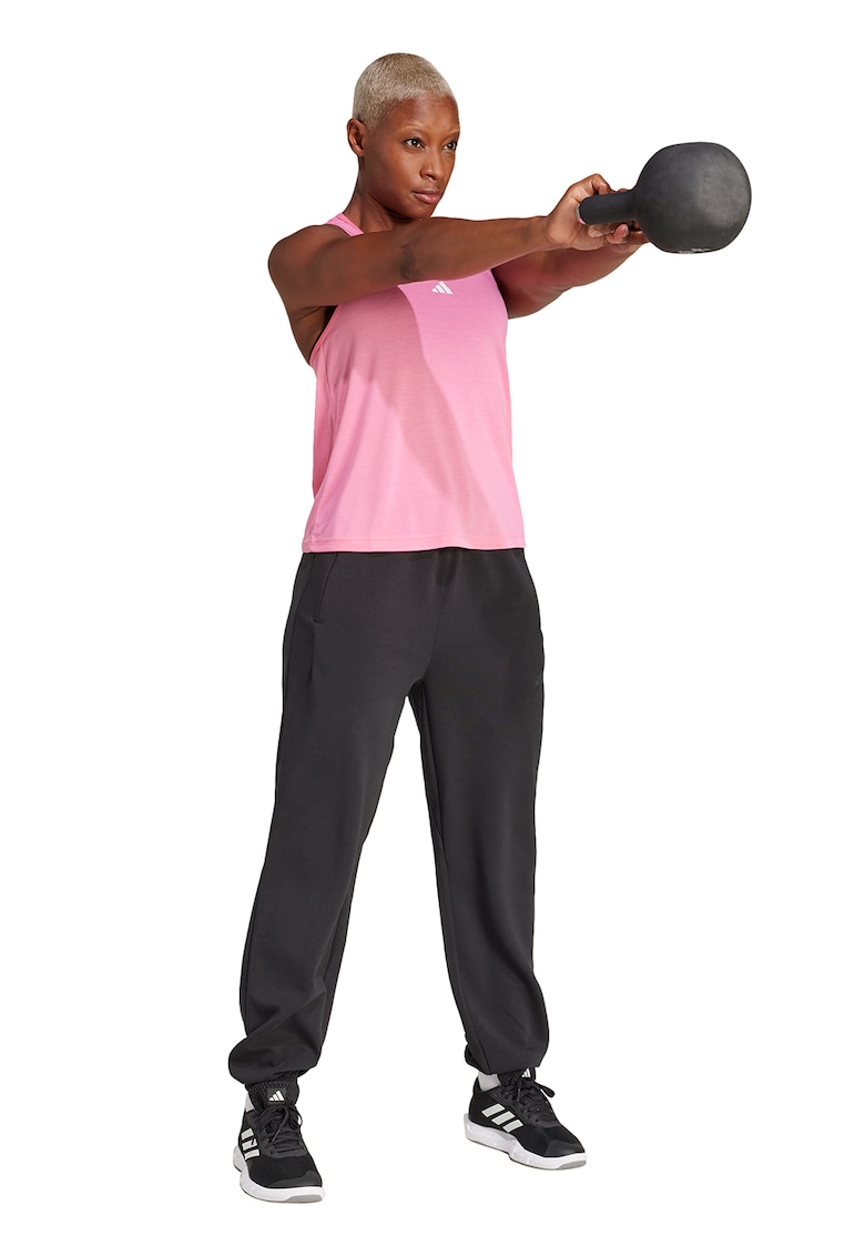 Top cu decupaj pe partea din spate - pentru fitness Top cu decupaj pe partea din spate - pentru fitness