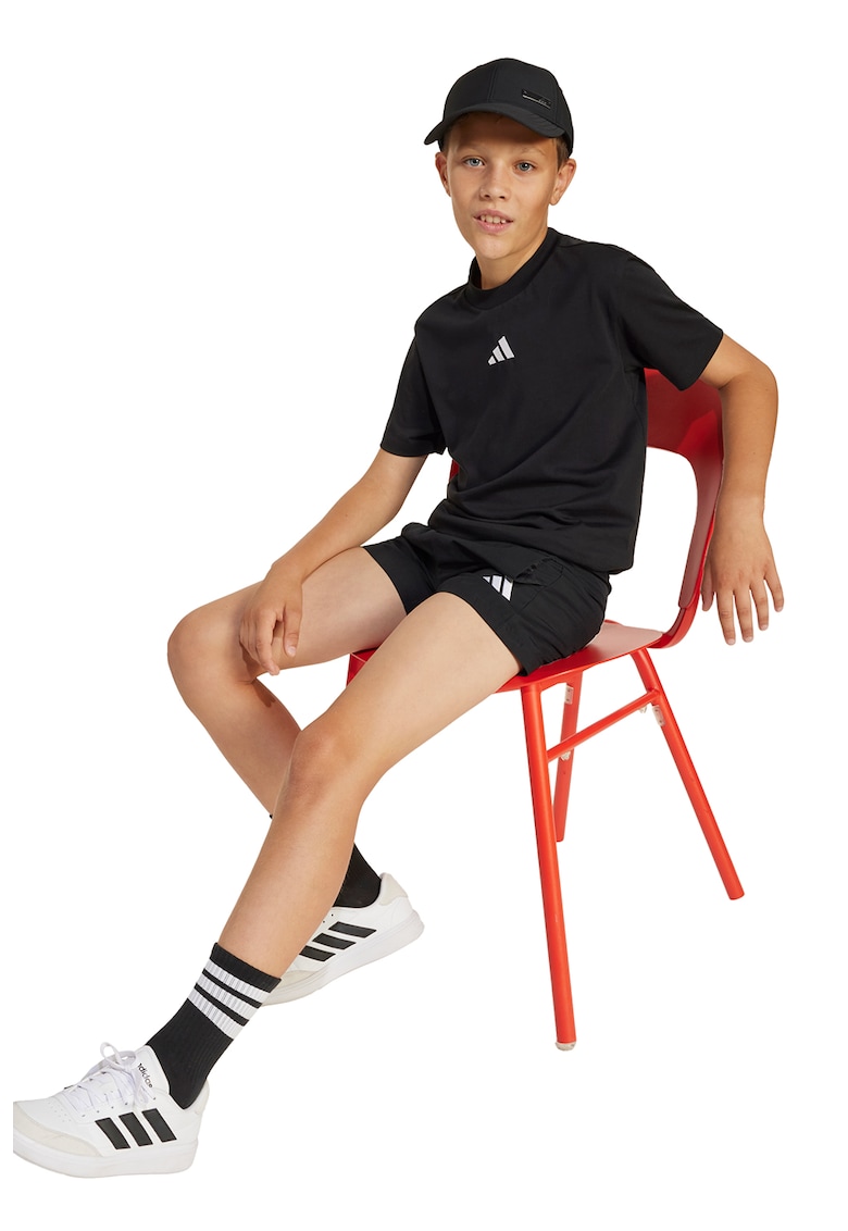 Tricou cu decolteu la baza gatului si detaliu logo