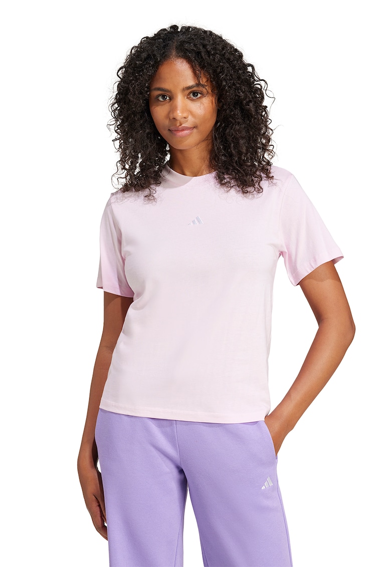 Tricou cu decolteu la baza gatului si logo discret