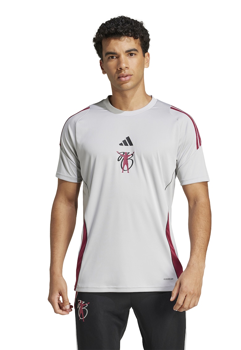 Tricou cu decolteu la baza gatului pentru fotbal