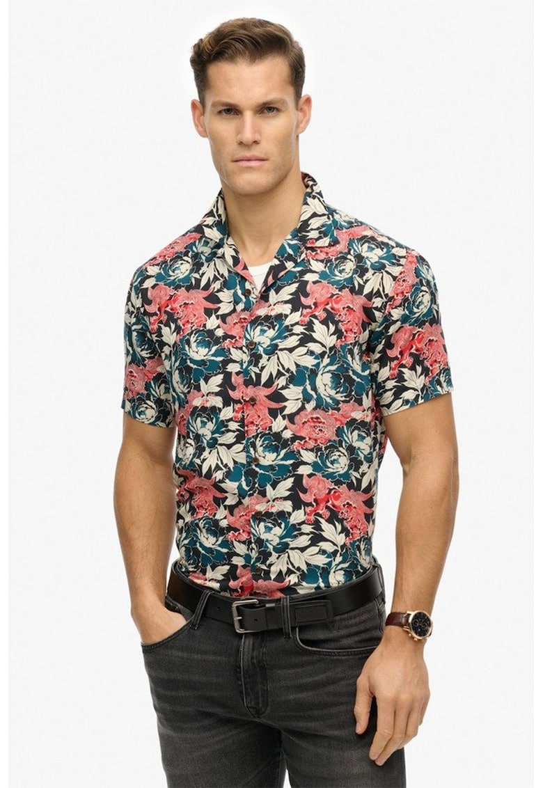 Camasa cu model floral si guler ascutit