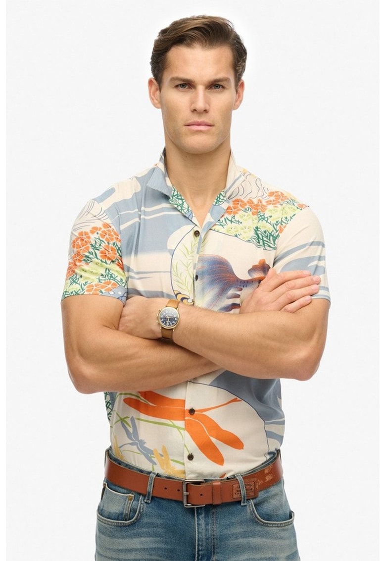 Camasa cu model floral si guler ascutit