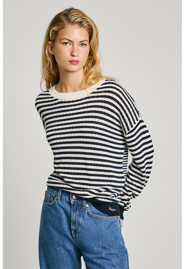 Pulover cu dungi si decolteu rotund