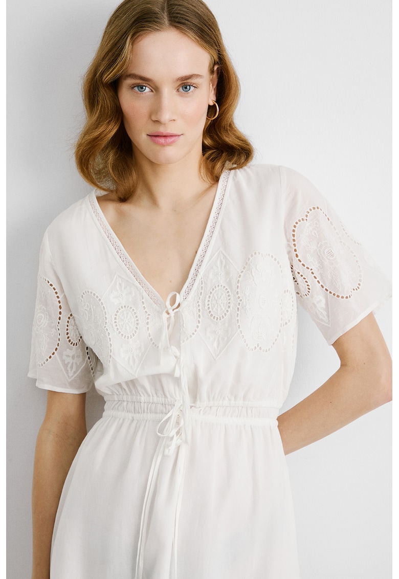 Rochie cu decolteu in V si perforatii