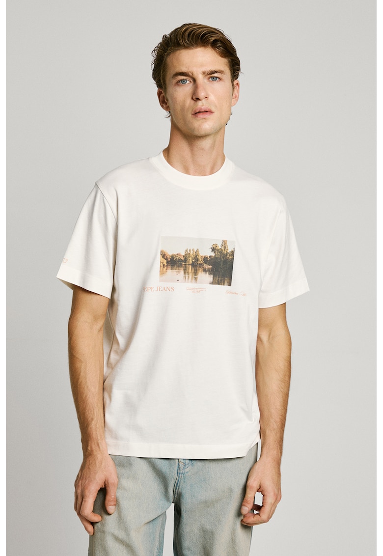 Tricou cu decolteu la baza gatului si imprimeu foto