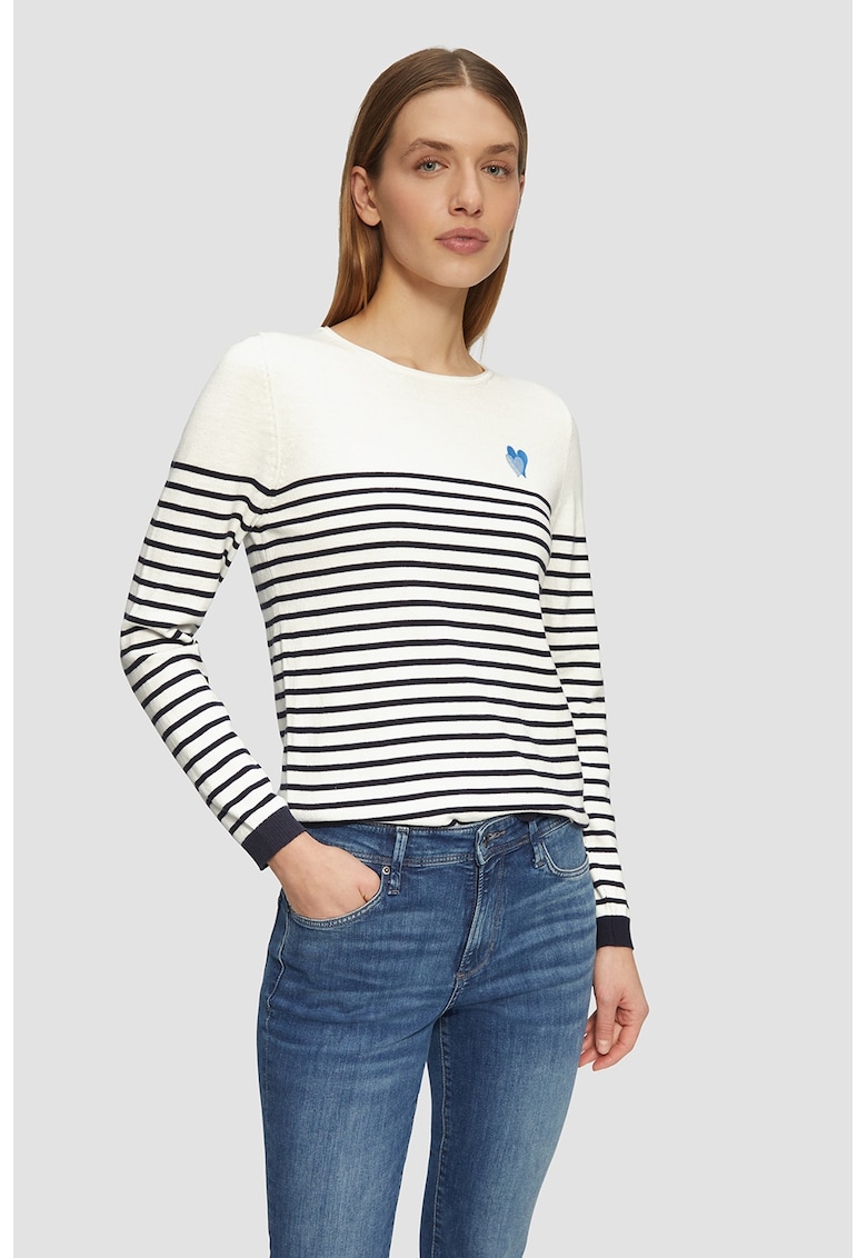 Pulover tricotat fin cu model in dungi