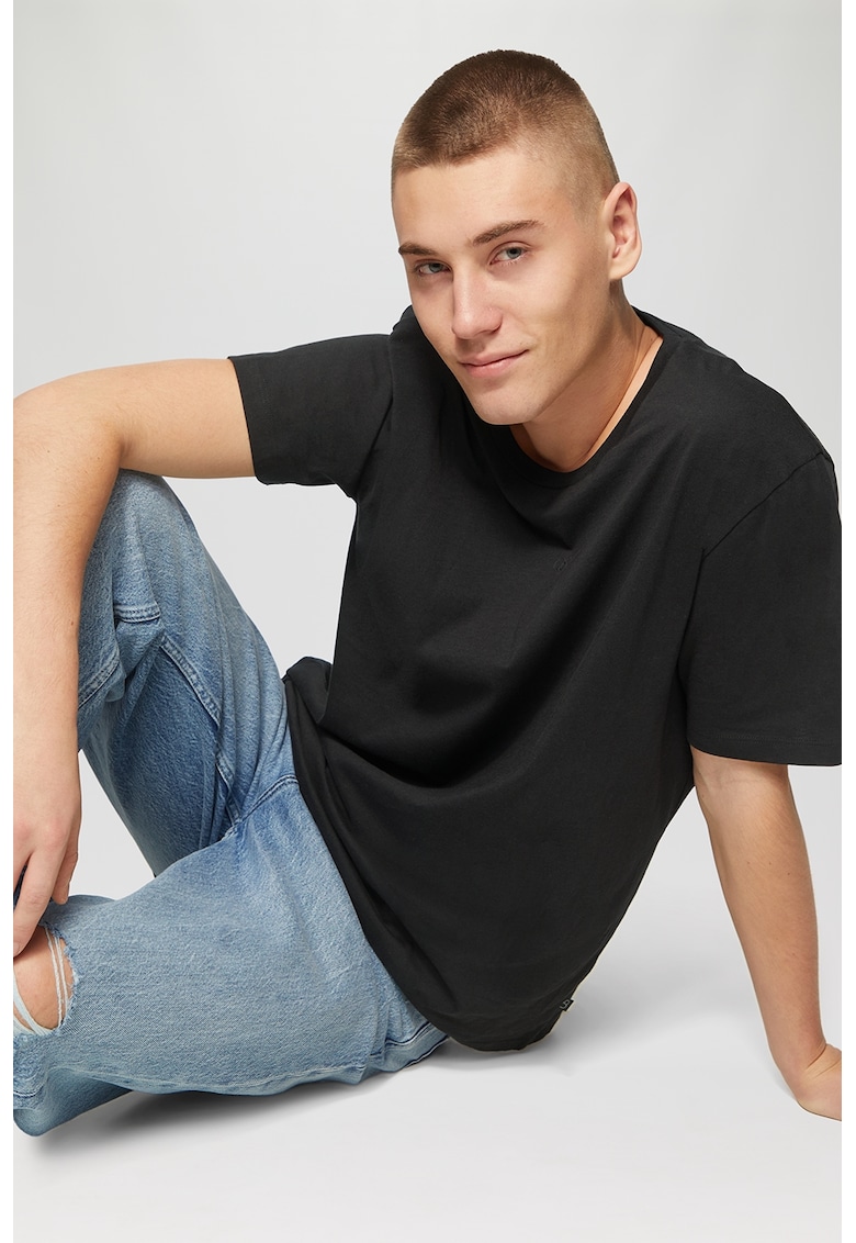 Tricou cu decolteu la baza gatului si model uni