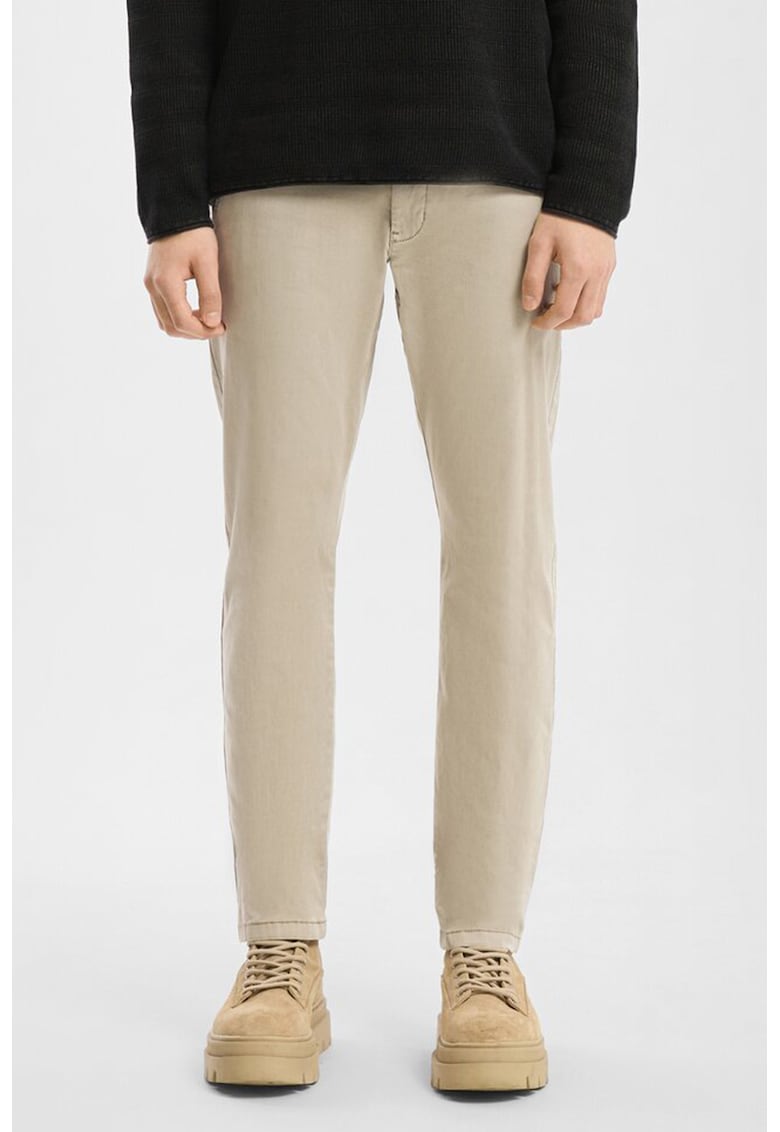 - Pantaloni chino slim fit