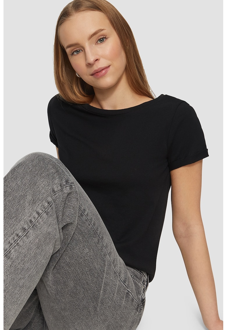 Tricou regular fit cu decolteu la baza gatului - Negru