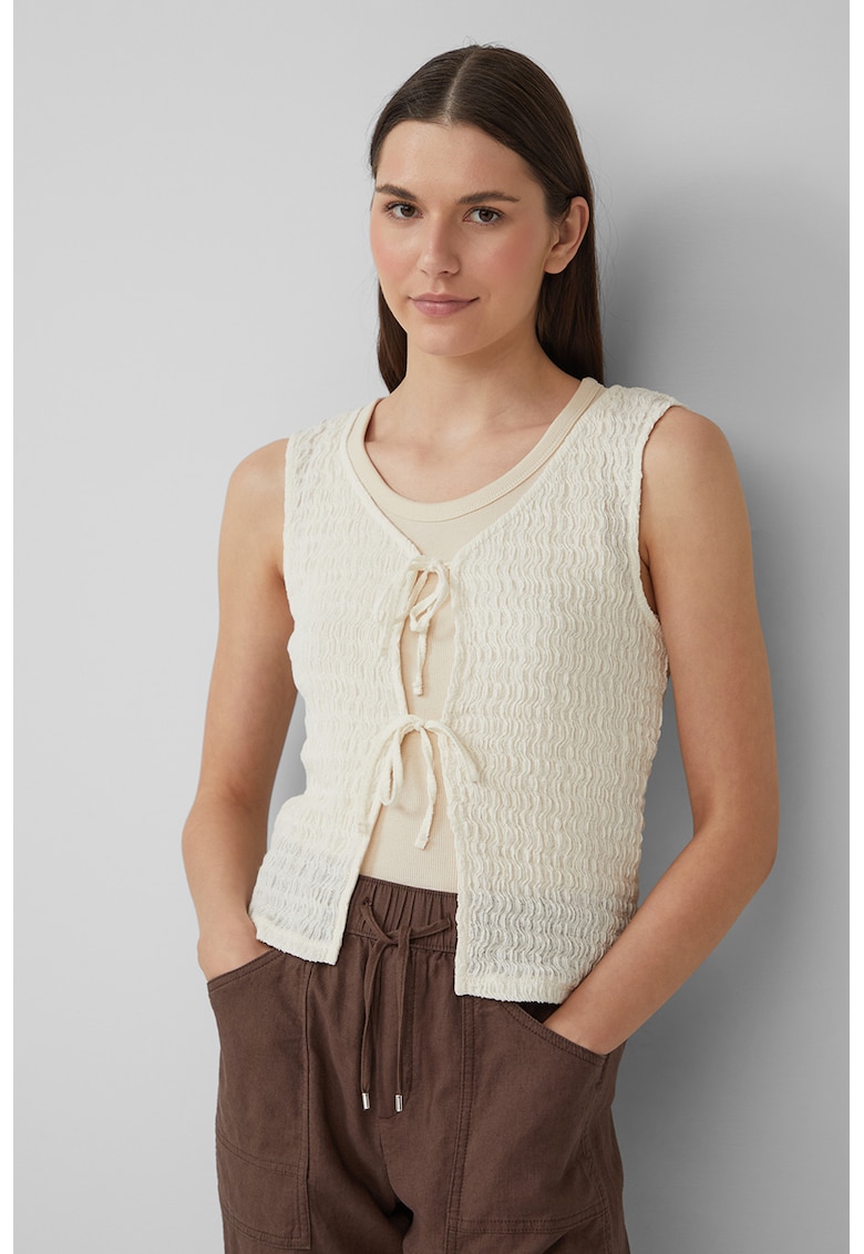 Top texturat cu prindere in fata