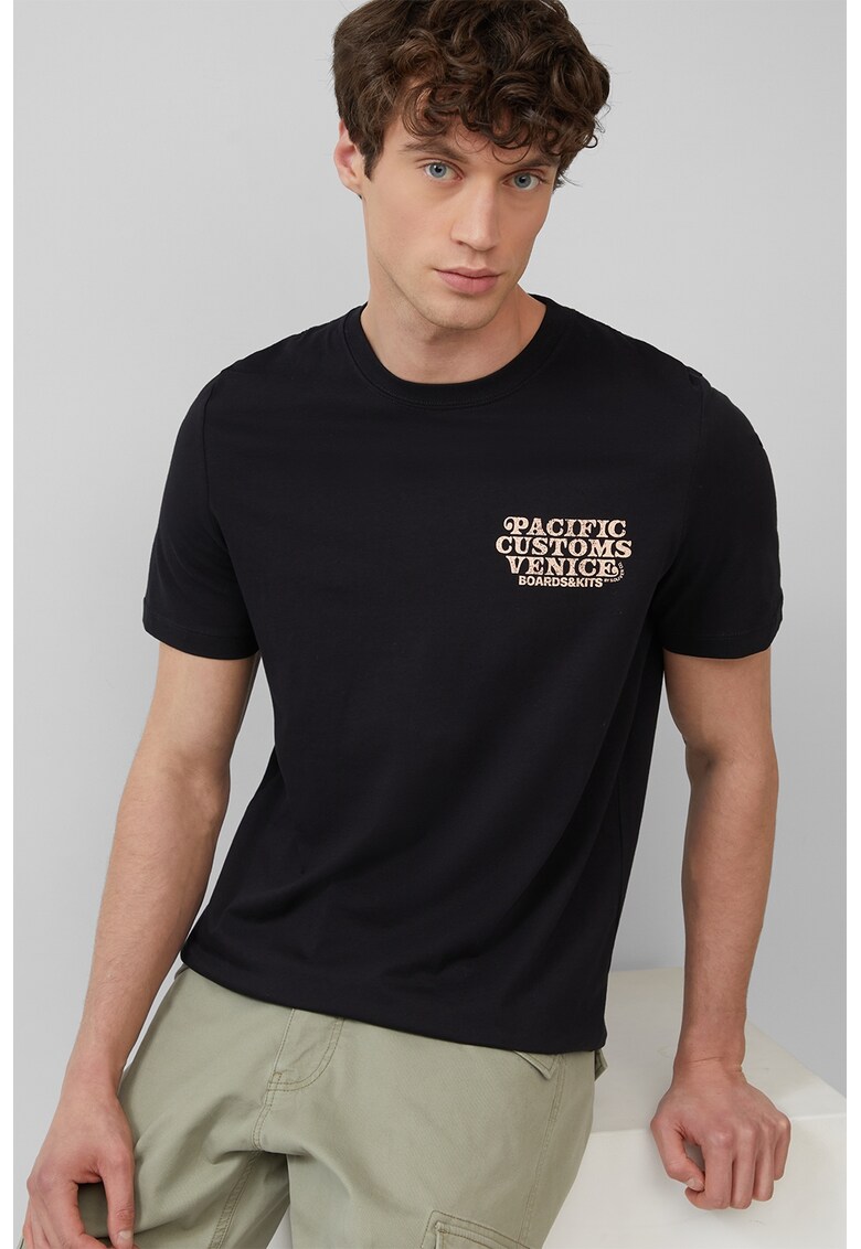 Tricou cu decolteu la baza gatului si imprimeu text - Negru