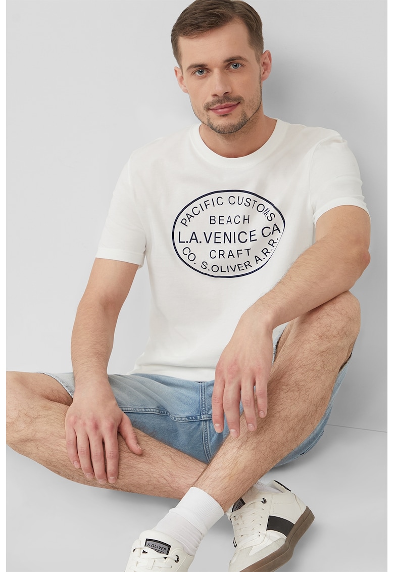 Tricou cu decolteu la baza gatului si imprimeu text - Alb optic/Bleumarin