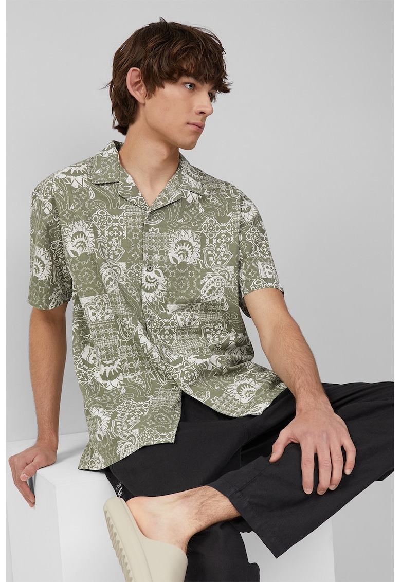 Camasa cu model si revere decupate