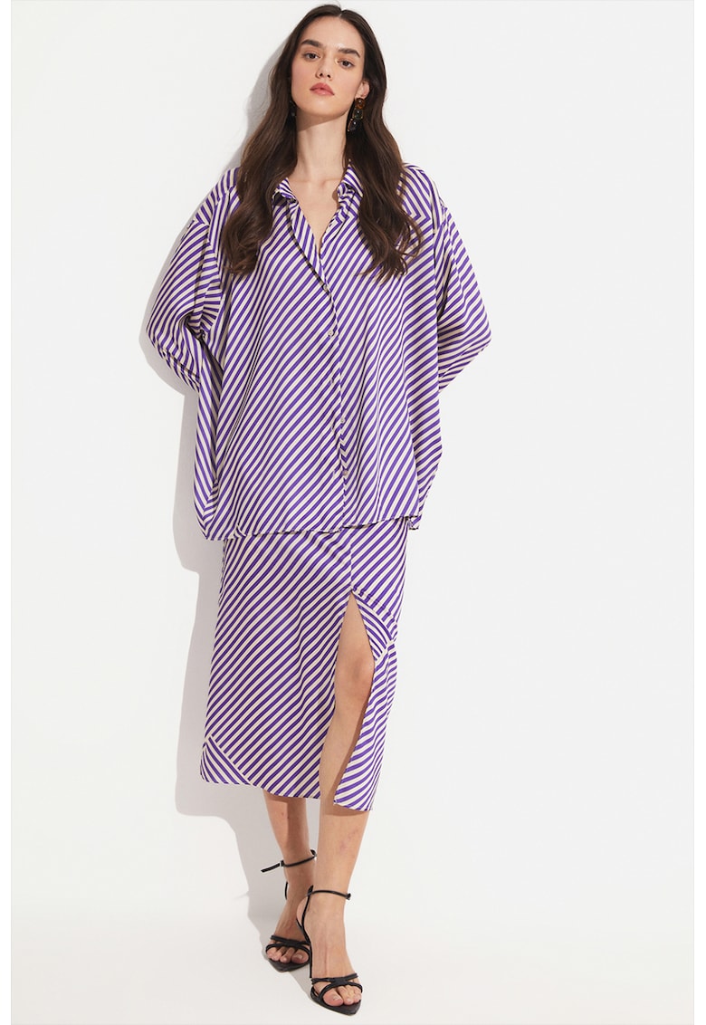 Set de fusta si camasa cu model in dungi