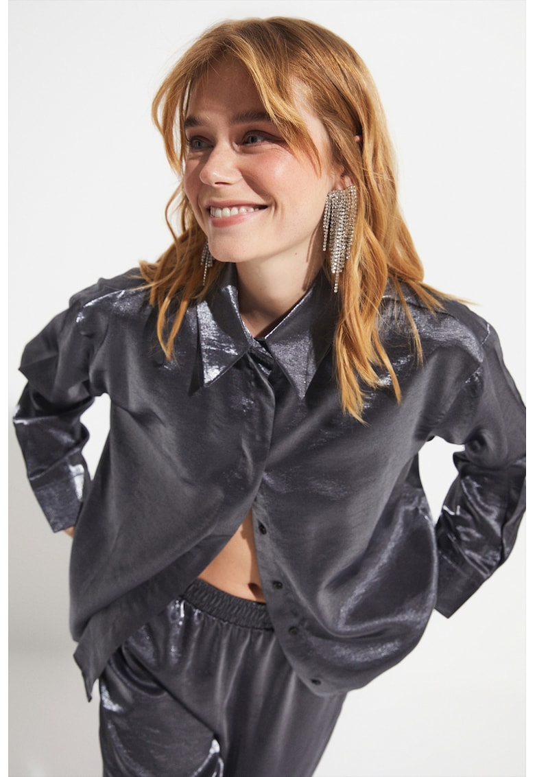 Set de camasa si pantaloni cu aspect lucios