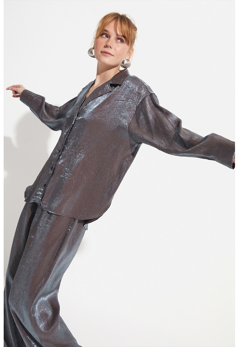 Set de pantaloni si camasa din amestec de satin cu aspect lucios Set de pantaloni si camasa din amestec de satin cu aspect lucios