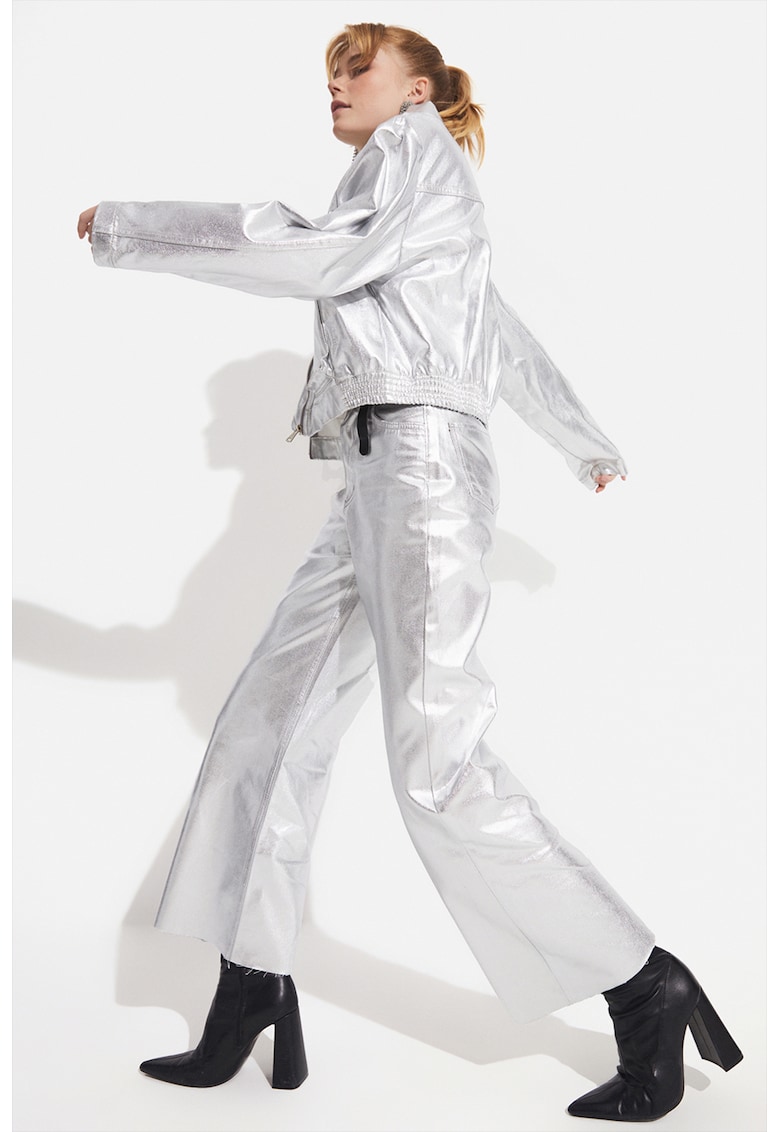 Pantaloni cu talie inalta - croiala ampla si aspect metalizat