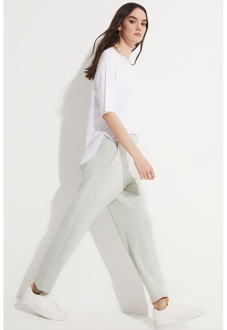 Pantaloni conici si buzunare laterale Pantaloni conici si buzunare laterale