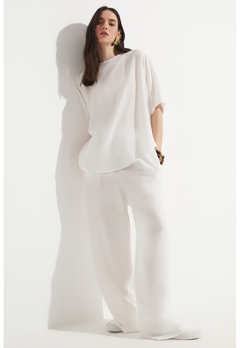 Bluza lejera si pantaloni cu croiala ampla