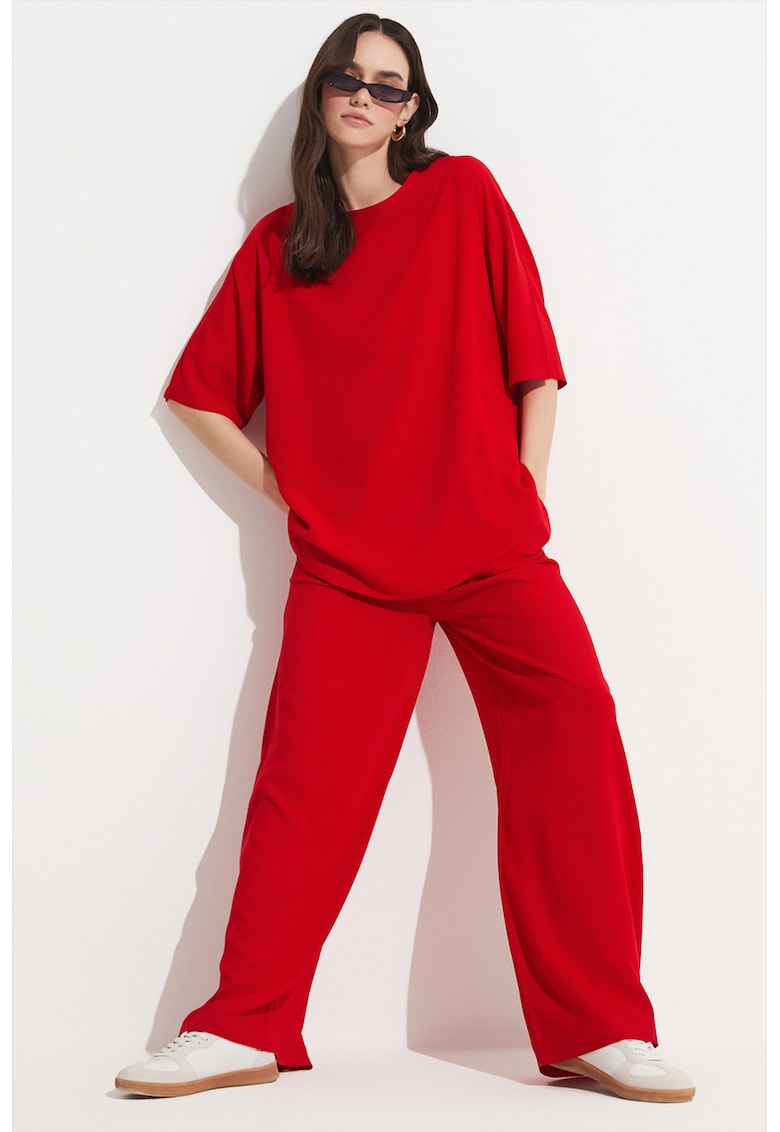 Bluza lejera si pantaloni cu croiala ampla