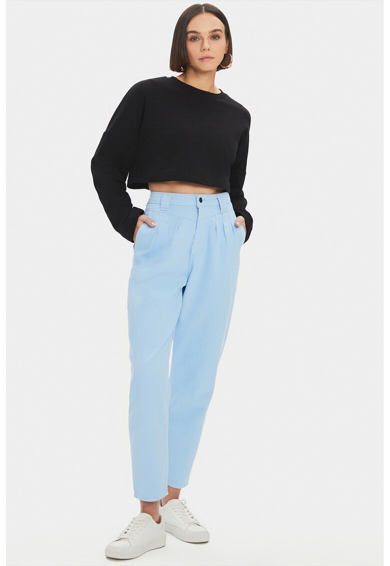 Pantaloni cu croiala conica si model uni