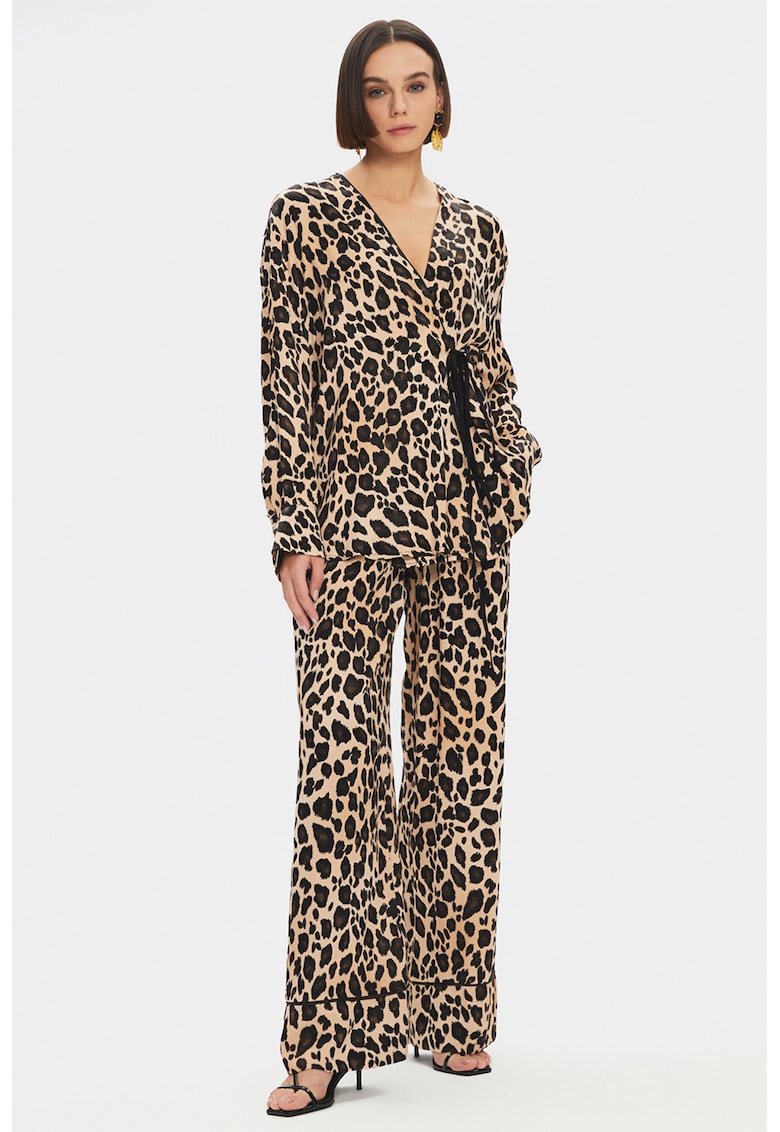 Set de pantaloni si bluza cu imprimeu leopard