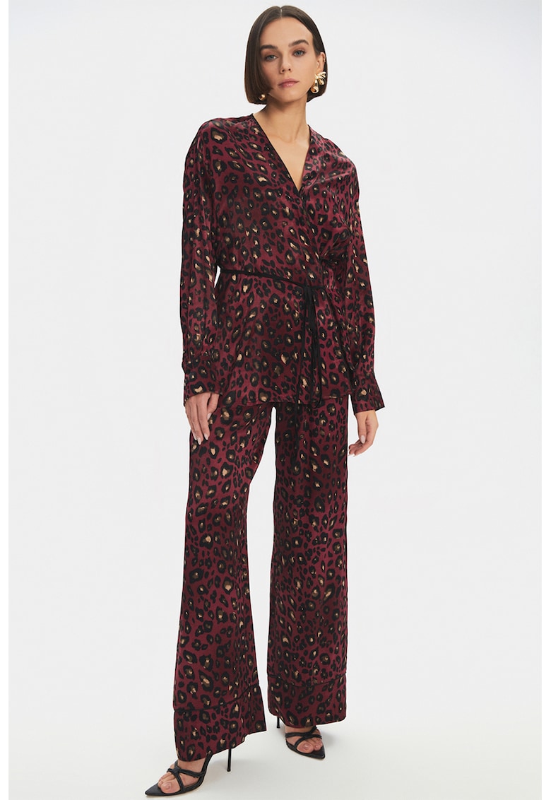 Set de pantaloni si bluza cu imprimeu leopard