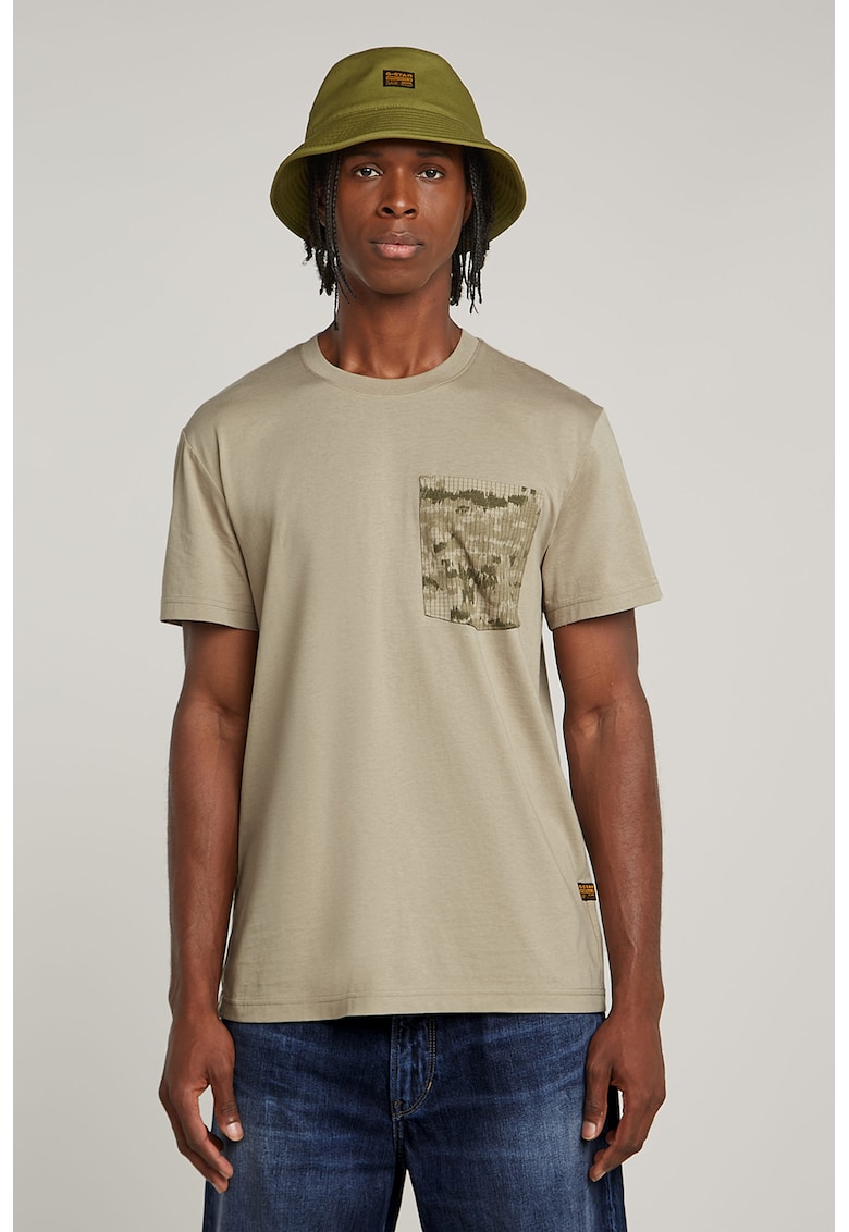 Tricou cu buzunar pe piept cu model