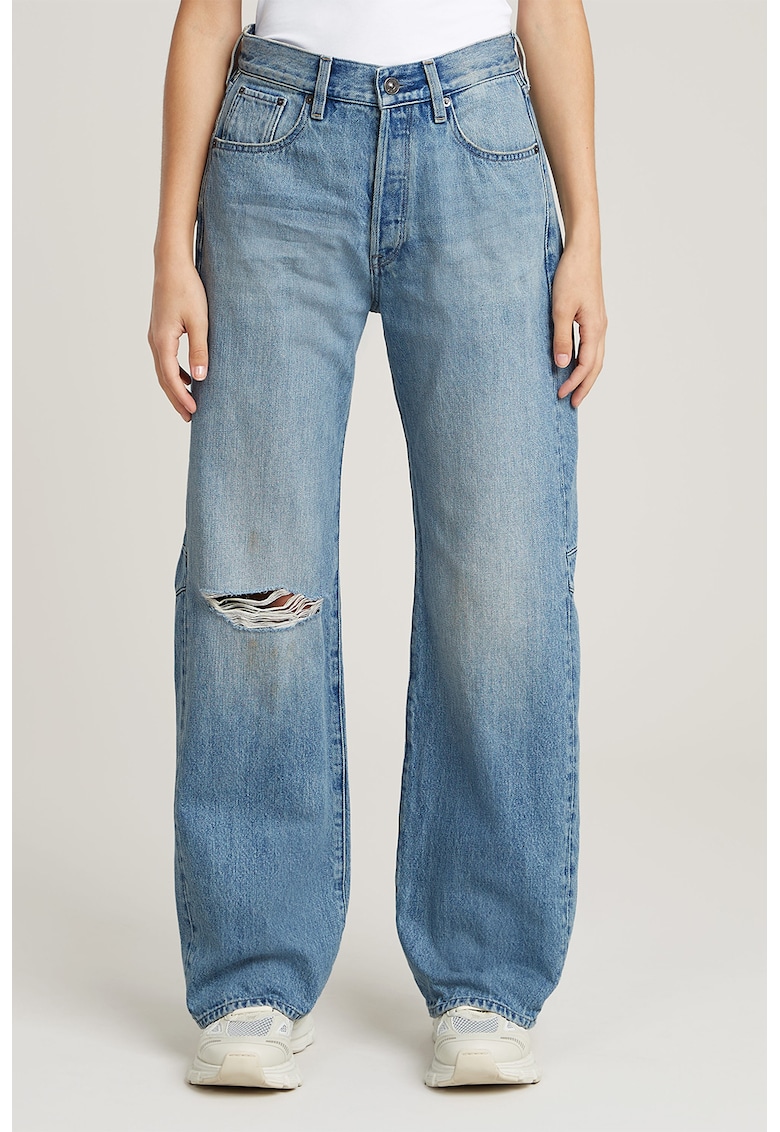 Blugi evazati cu aspect deteriorat