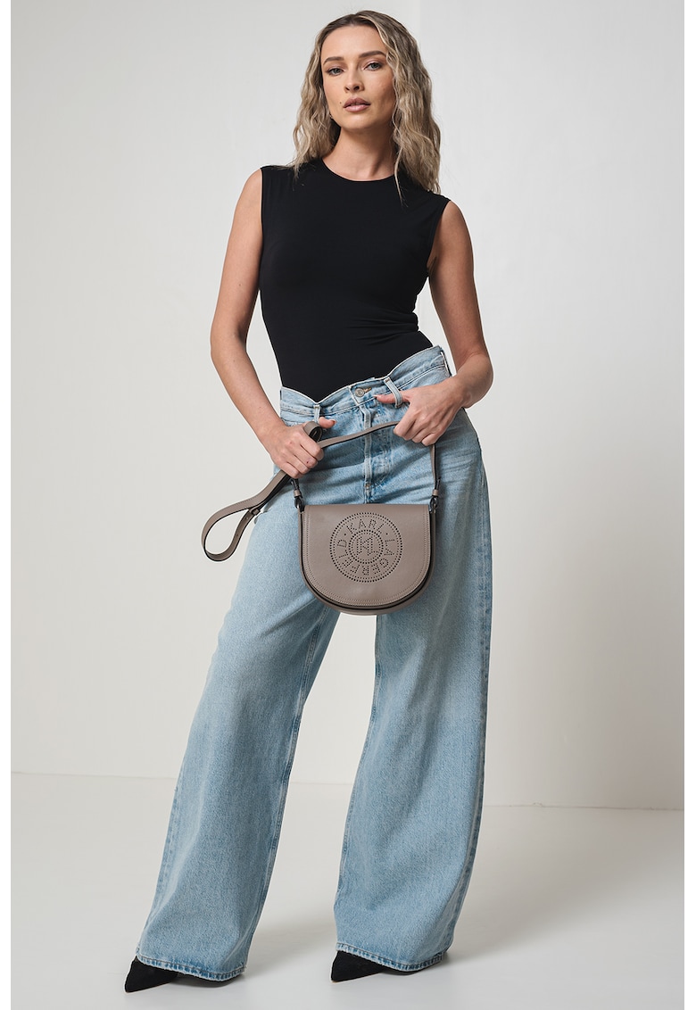 Blugi cu croiala ampla si talie inalta Blugi cu croiala ampla si talie inalta