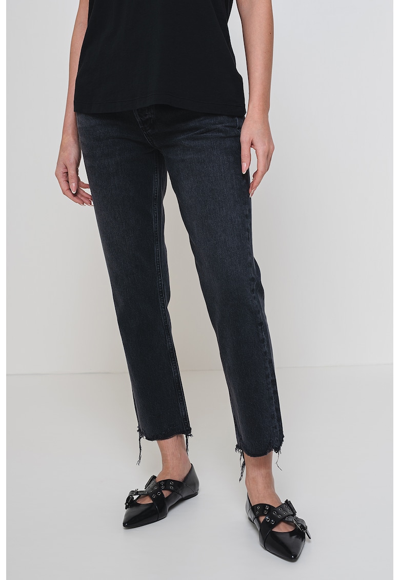 Blugi mom fit cu terminatii nefinisate