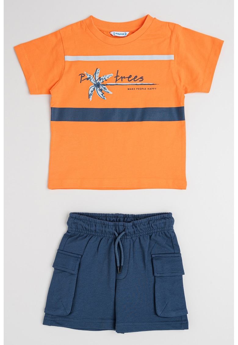 Set de tricou cu decolteu la baza gatului si pantaloni scurti