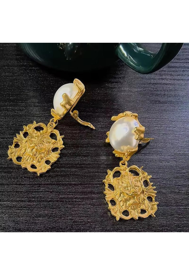 Cercei aurii - cu clips - cu perle si cap de leu - Law C3