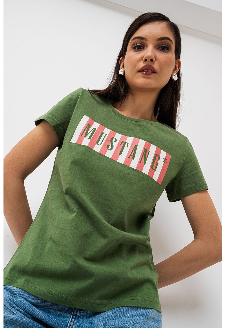 Tricou cu decolteu la baza gatului si logo - Verde fistic