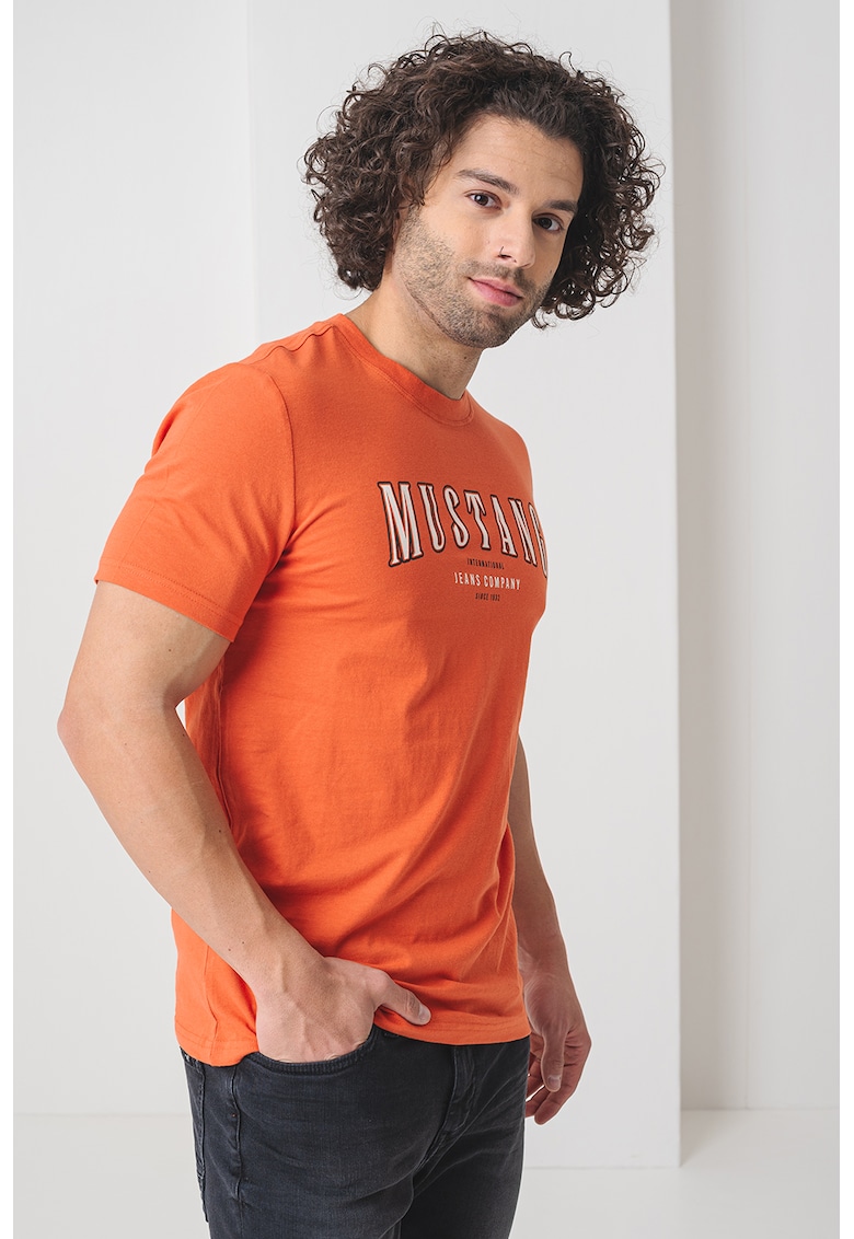 Tricou de bumbac cu decolteu la baza gatului si logo