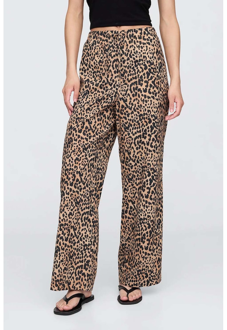 Pantaloni cu croiala ampla si animal print