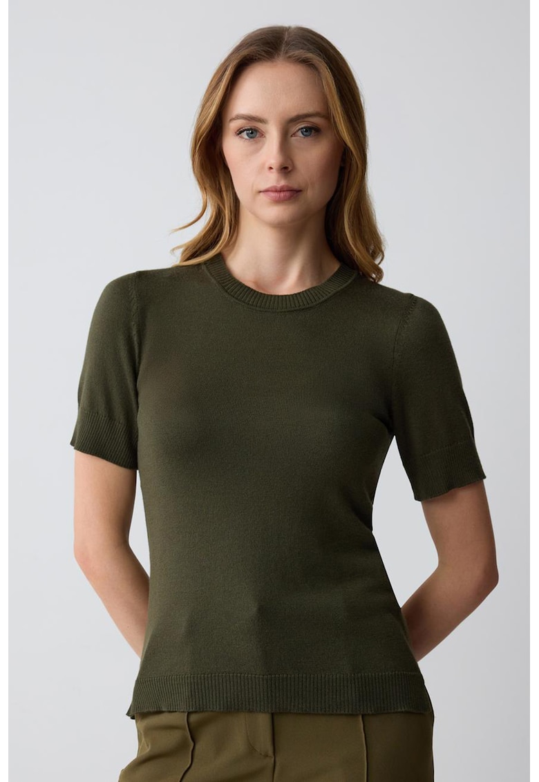 Pulover tricotat fin cu maneci scurte