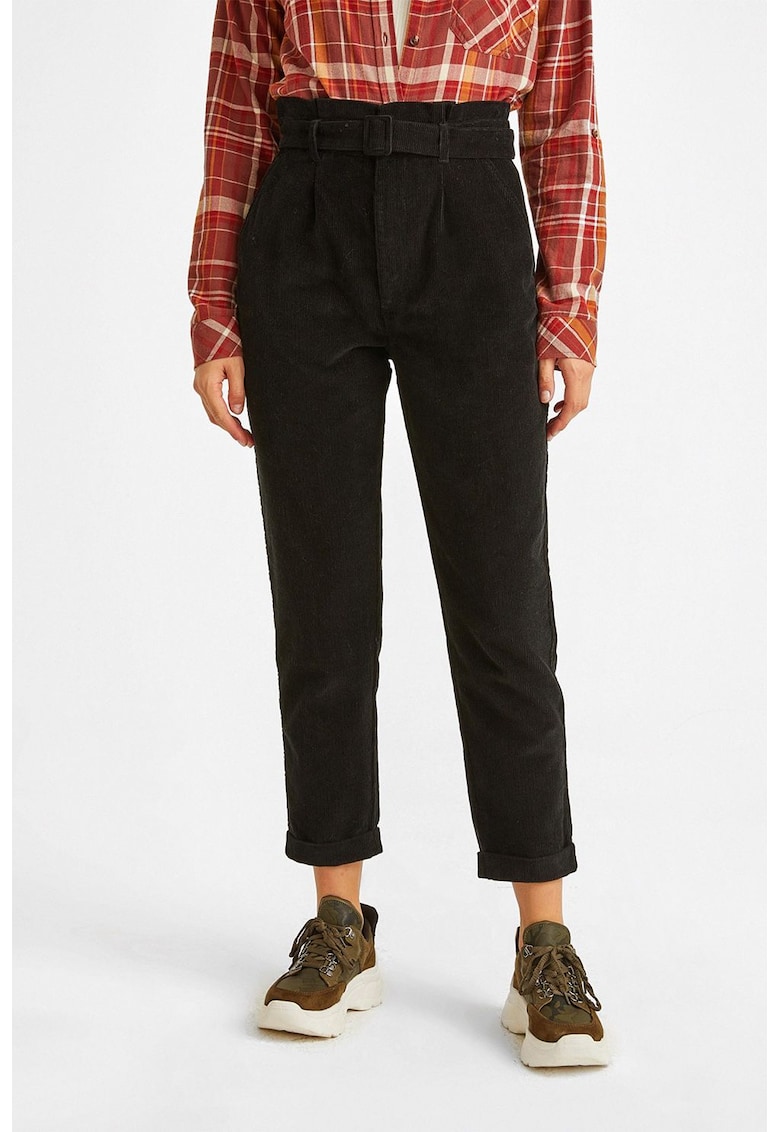 Pantaloni conici cu talie inalta